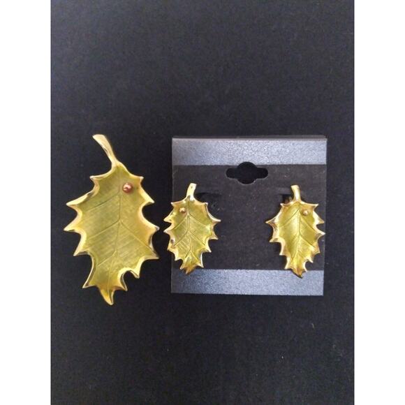 Vintage Giovanni Holly Berry Leaf Brooch Pin And Clip On Earrings SET Goldtone - Picture 1 of 9
